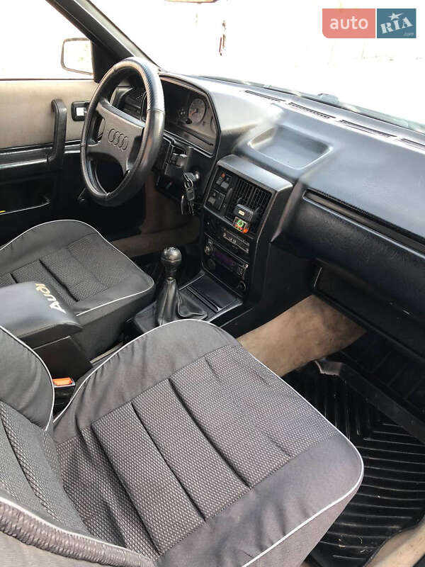 Седан Audi 100 1987 в Кицмани