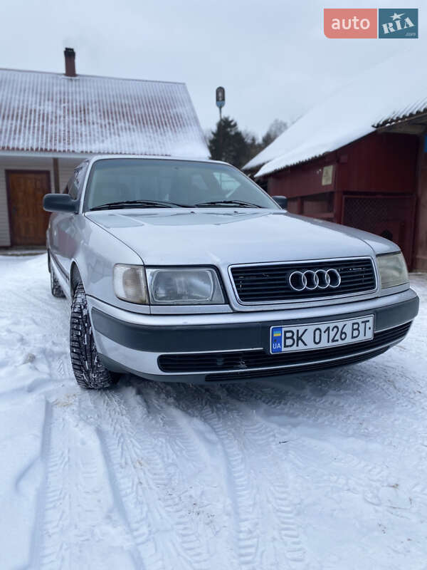 Седан Audi 100 1993 в Березному
