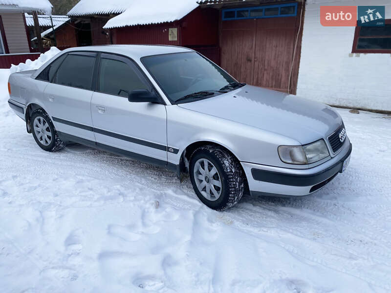 Седан Audi 100 1993 в Березному