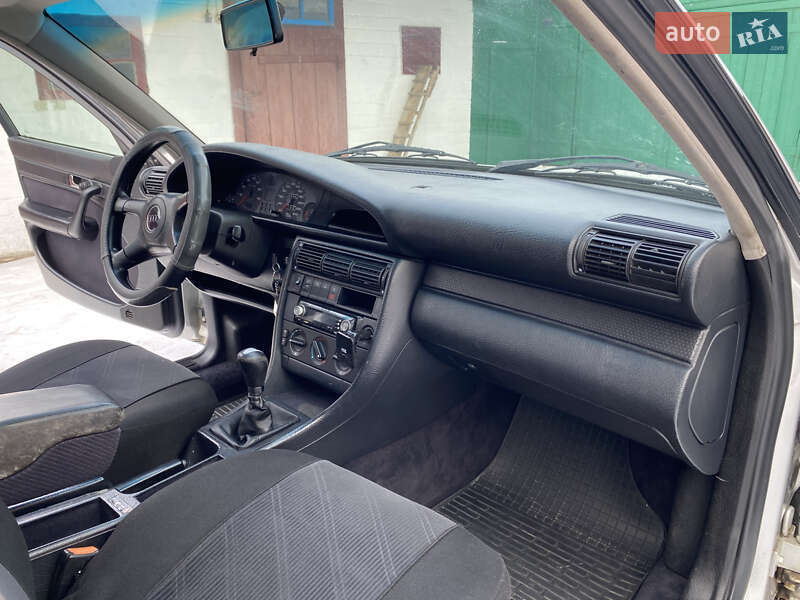 Седан Audi 100 1993 в Березному