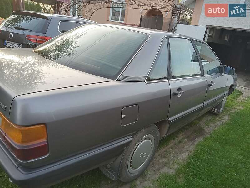 Седан Audi 100 1986 в Дрогобичі