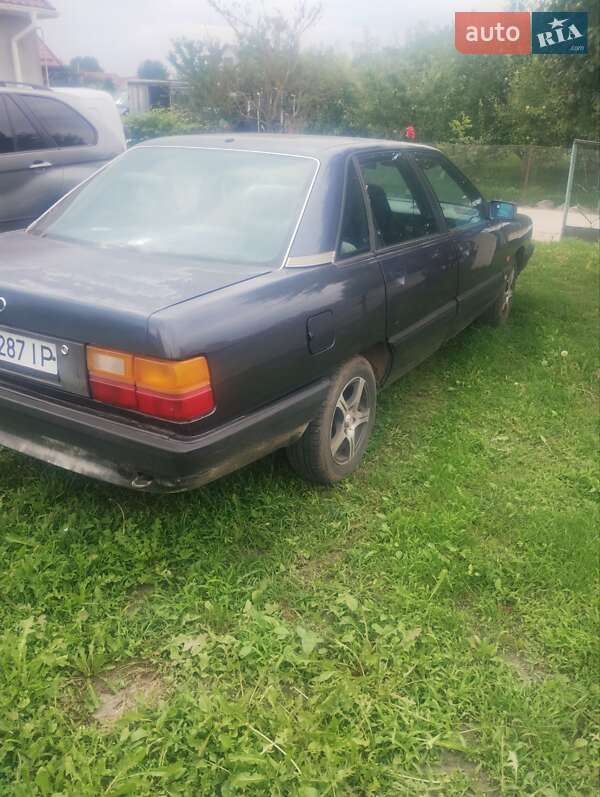Седан Audi 100 1990 в Дубні