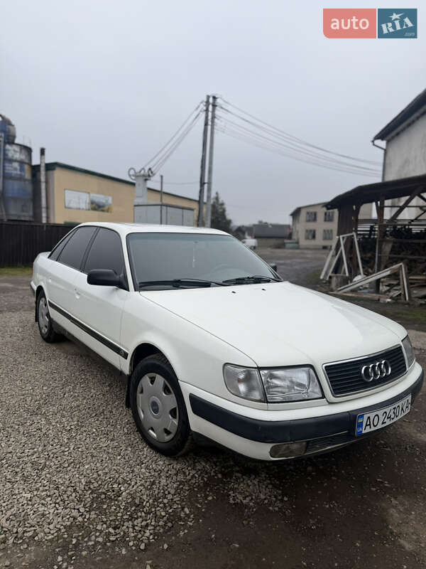 Седан Audi 100 1992 в Тячеве