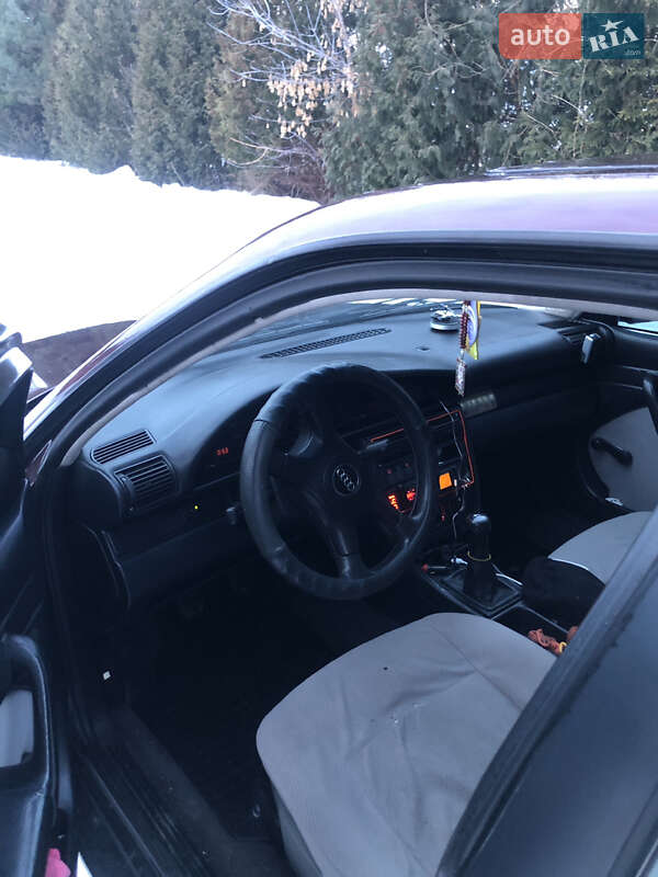 Седан Audi 100 1992 в Ровно