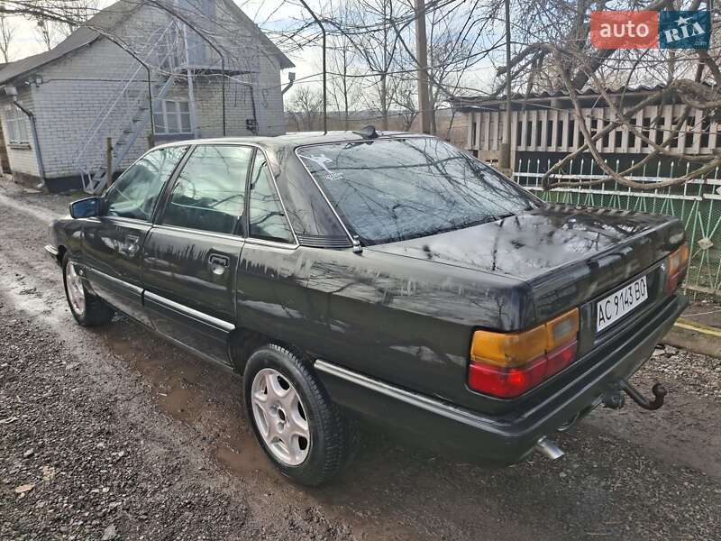 Седан Audi 100 1988 в Иваничах