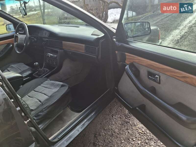 Седан Audi 100 1988 в Иваничах