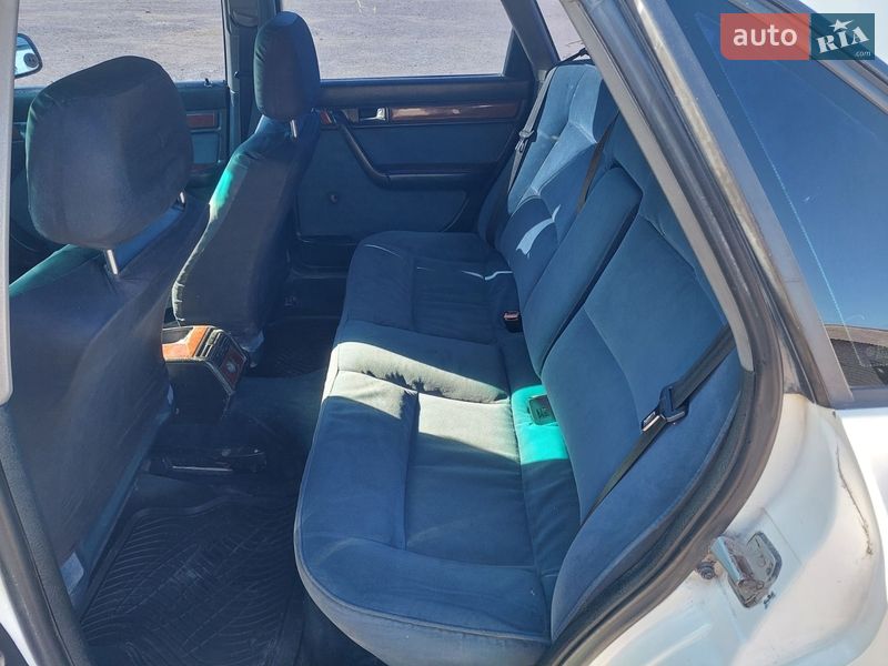 Седан Audi 100 1992 в Кременці