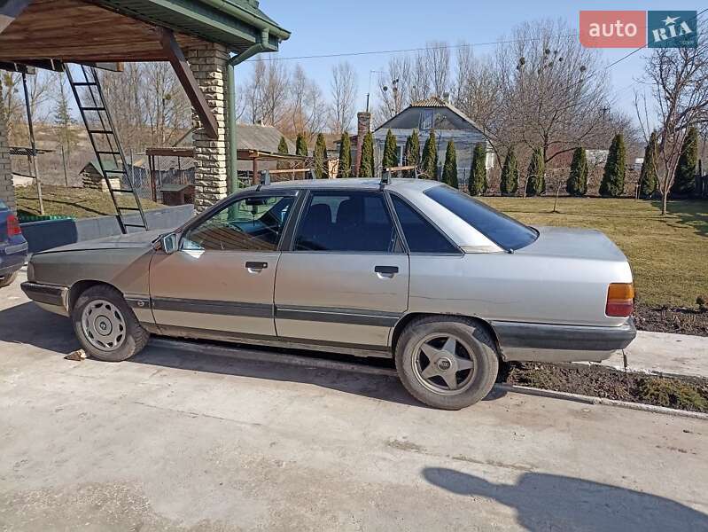Седан Audi 100 1989 в Нововолинську
