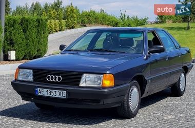 Седан Audi 100 1988 в Днепре