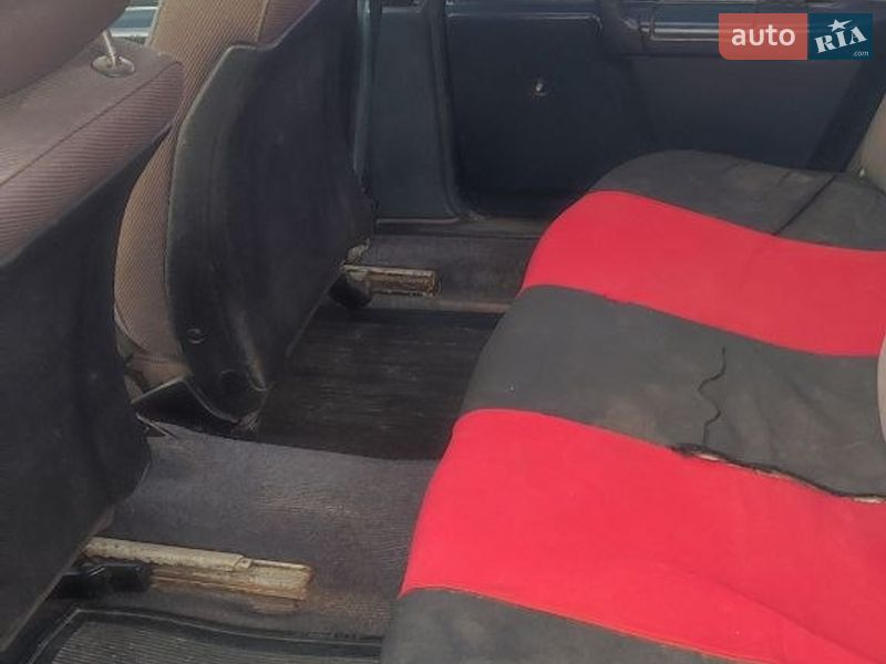 Седан Audi 100 1983 в Ровно