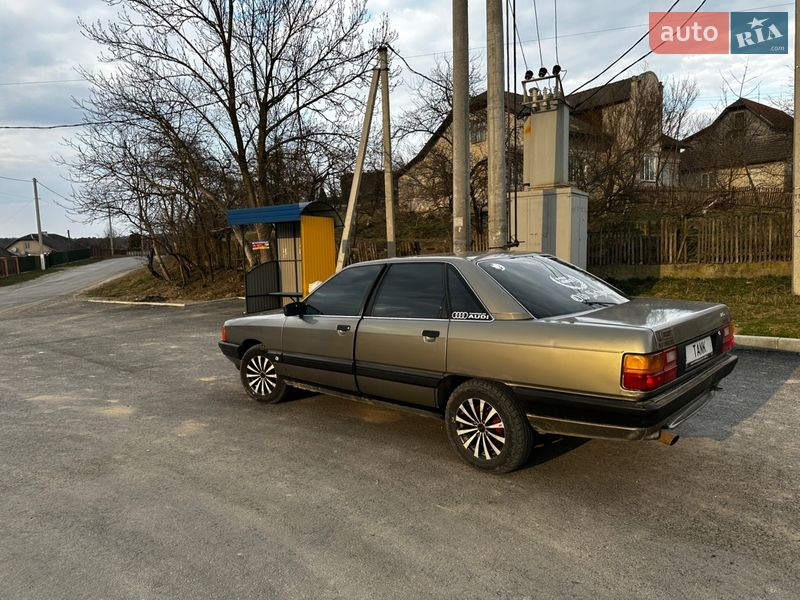 Седан Audi 100 1989 в Чорткове