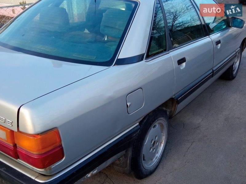 Седан Audi 100 1990 в Володимирі