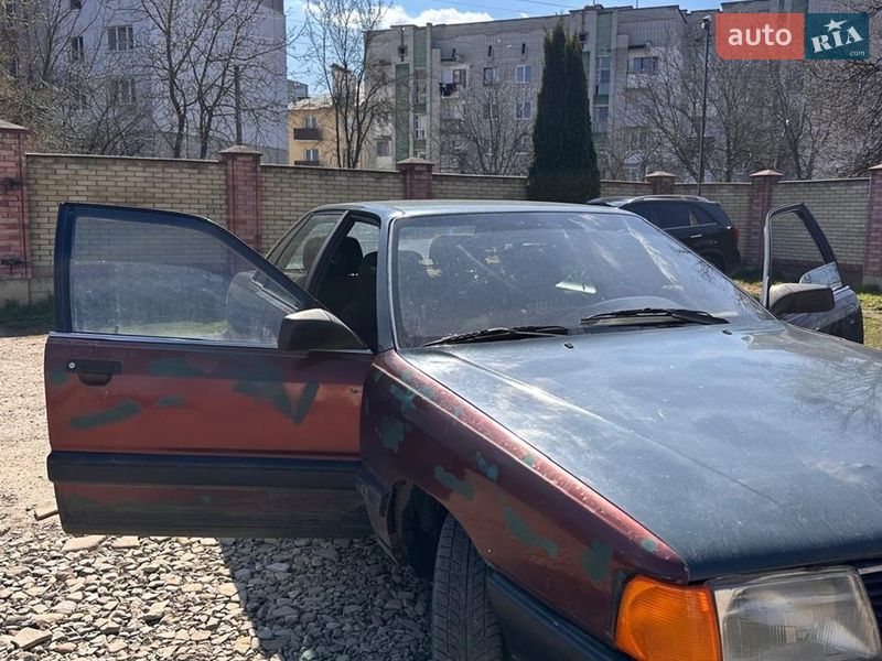 Седан Audi 100 1985 в Самборі