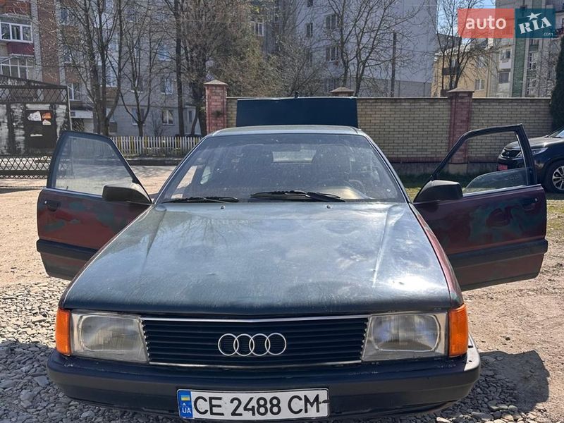 Седан Audi 100 1985 в Самборе