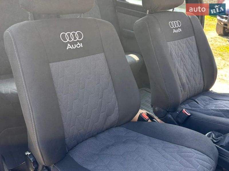 Седан Audi 100 1985 в Самборі