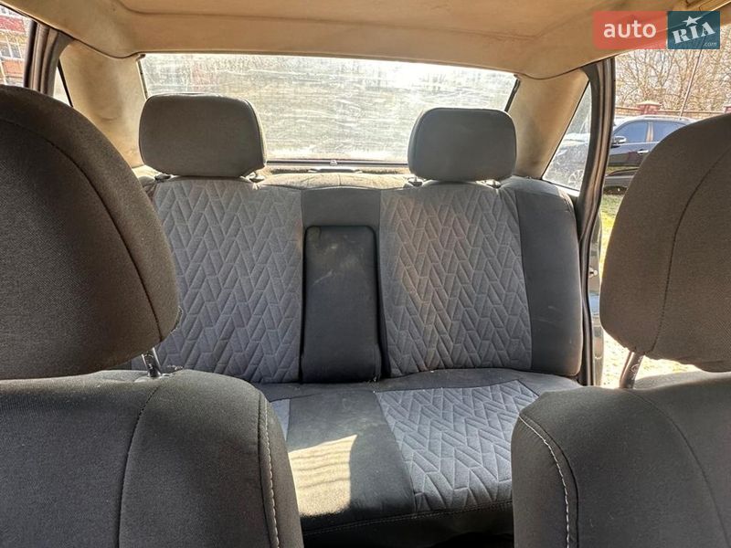 Седан Audi 100 1985 в Самборе