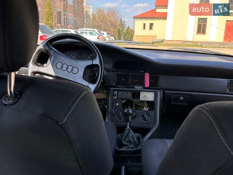 Седан Audi 100 1985 в Самборе