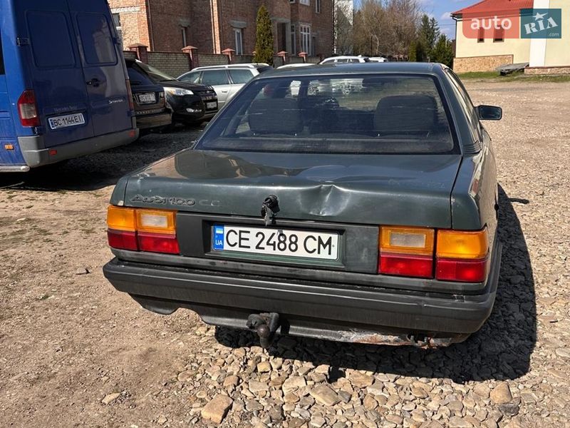 Седан Audi 100 1985 в Самборе