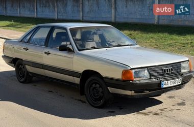 Седан Audi 100 1983 в Киеве