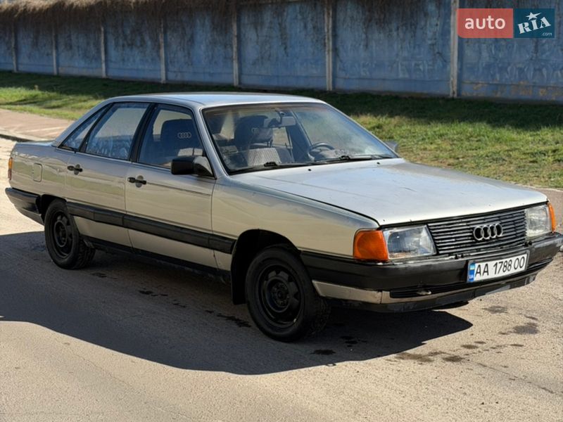 Audi 100 1983 Audi 100 1983