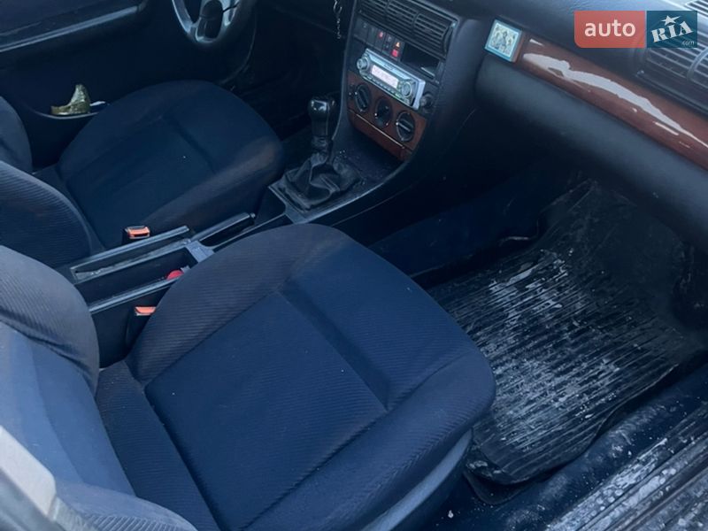 Седан Audi 100 1992 в Кельменцах