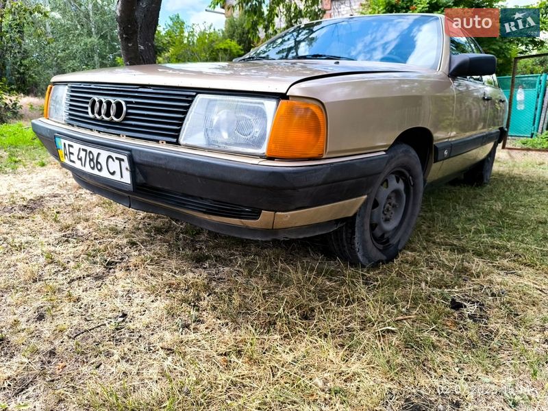 Седан Audi 100 1985 в Кривом Роге