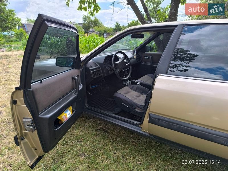 Седан Audi 100 1985 в Кривом Роге