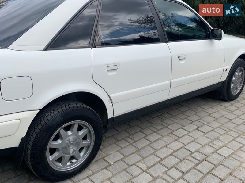 Седан Audi 100 1993 в Самборе
