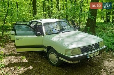 Седан Audi 100 1986 в Чорткові