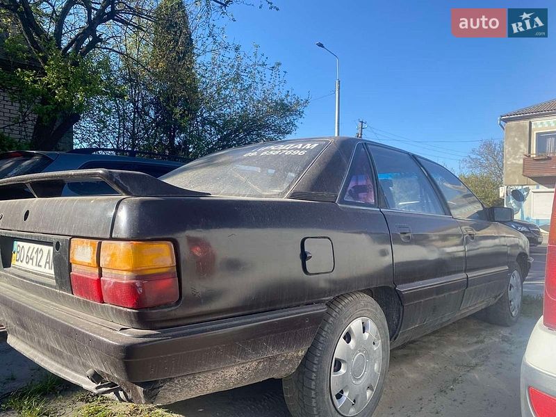 Седан Audi 100 1986 в Кременце