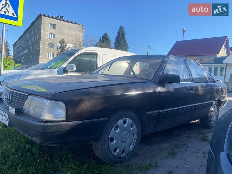 Седан Audi 100 1986 в Кременце