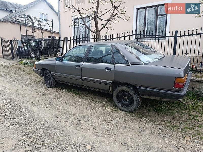 Седан Audi 100 1990 в Черновцах