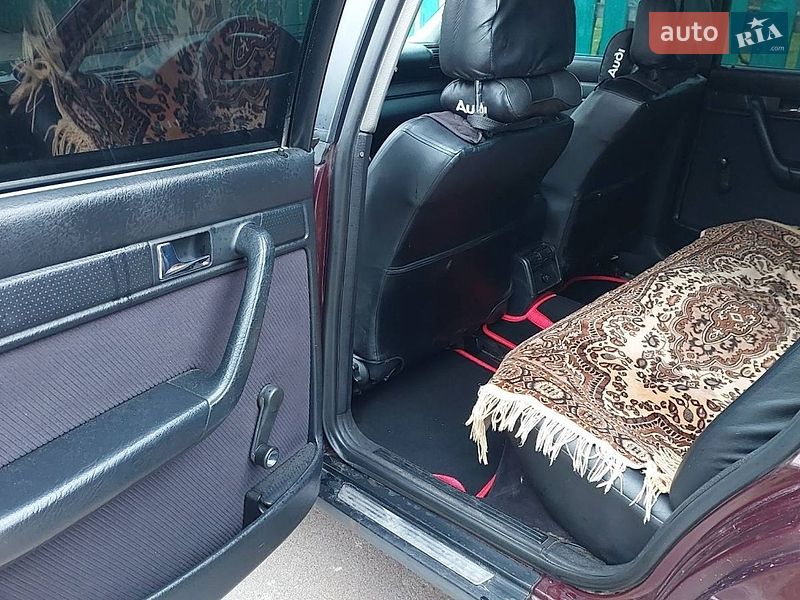 Седан Audi 100 1993 в Лугинах