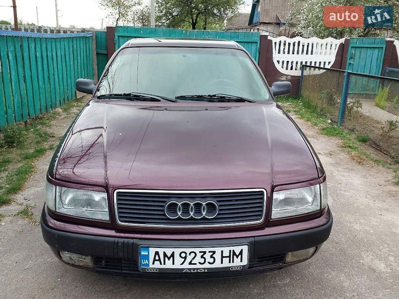 Седан Audi 100 1993 в Лугинах