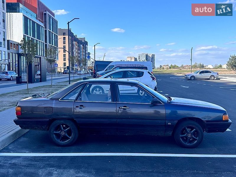 Седан Audi 100 1985 в Рівному