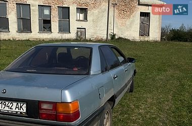 Седан Audi 100 1983 в Нововолынске