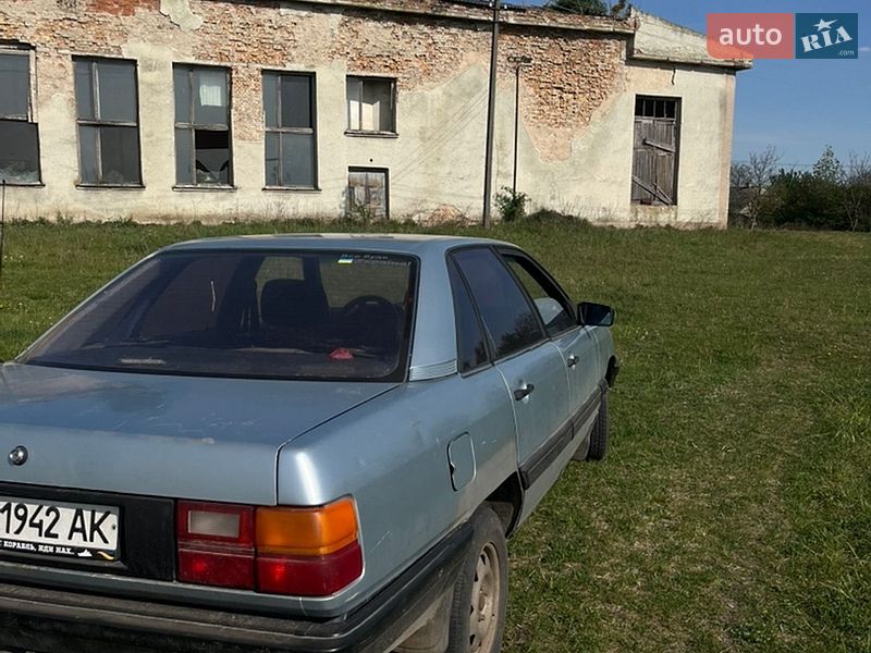 Седан Audi 100 1983 в Нововолынске