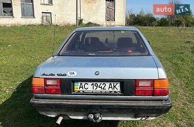 Седан Audi 100 1983 в Нововолынске