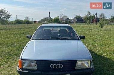 Седан Audi 100 1983 в Нововолынске