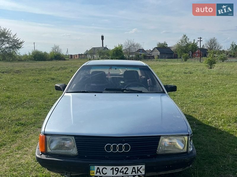 Седан Audi 100 1983 в Нововолынске