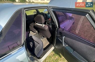 Седан Audi 100 1983 в Нововолынске