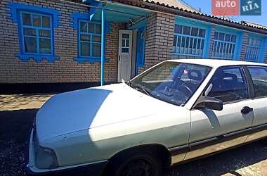 Седан Audi 100 1984 в Липовце