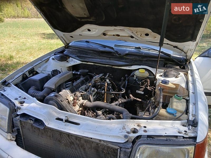 Седан Audi 100 1992 в Заречном
