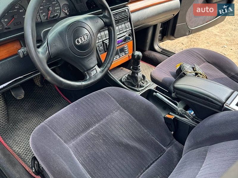 Седан Audi 100 1991 в Городке