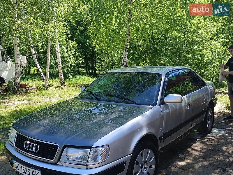Audi 100