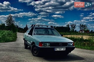 Седан Audi 100 1984 в Стрию
