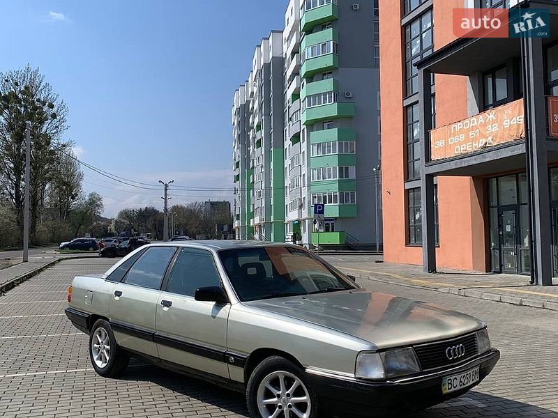 Седан Audi 100 1990 в Львові