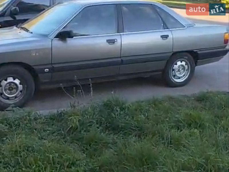 Седан Audi 100 1989 в Житомирі