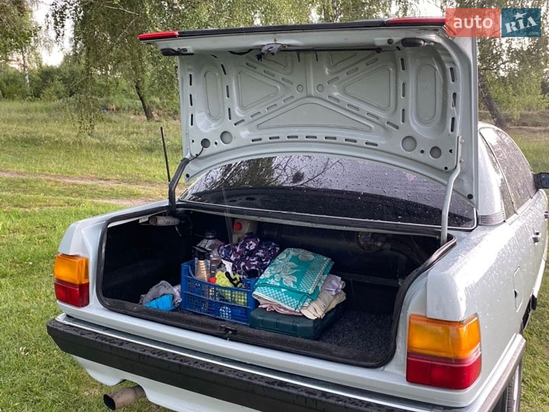 Седан Audi 100 1983 в Ковеле