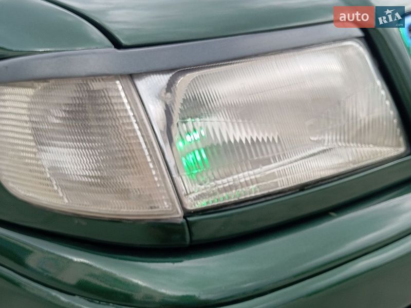 Седан Audi 100 1992 в Бурштині
